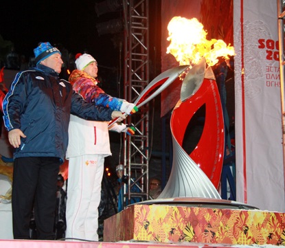 3 декабря 2013 г в г. Барнауле прошли Общественные празднования встречи эстафеты Олимпийского огня Сочи 2014.