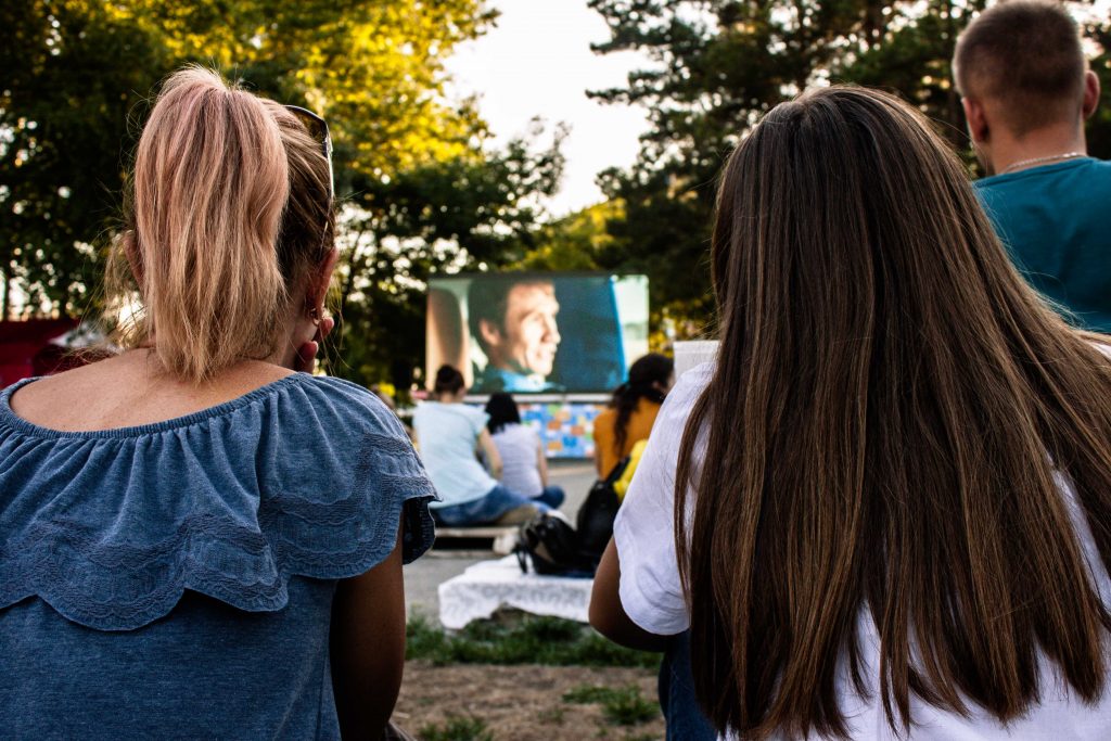 28 июня в Парке спорта Алексея Смертина в г. Барнауле состоялся конкурсный показ короткого метра Всемирного фестиваля уличного кино