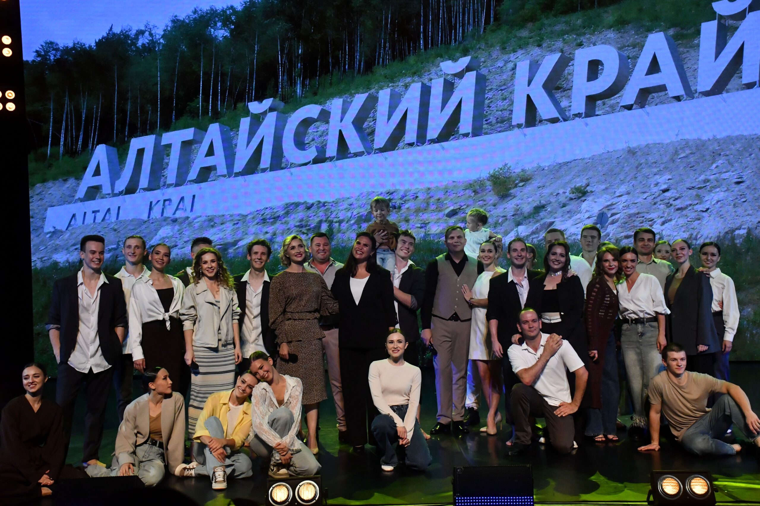 «Наш дом — Алтай»: фестиваль искусств открылся концертом государственного ансамбля