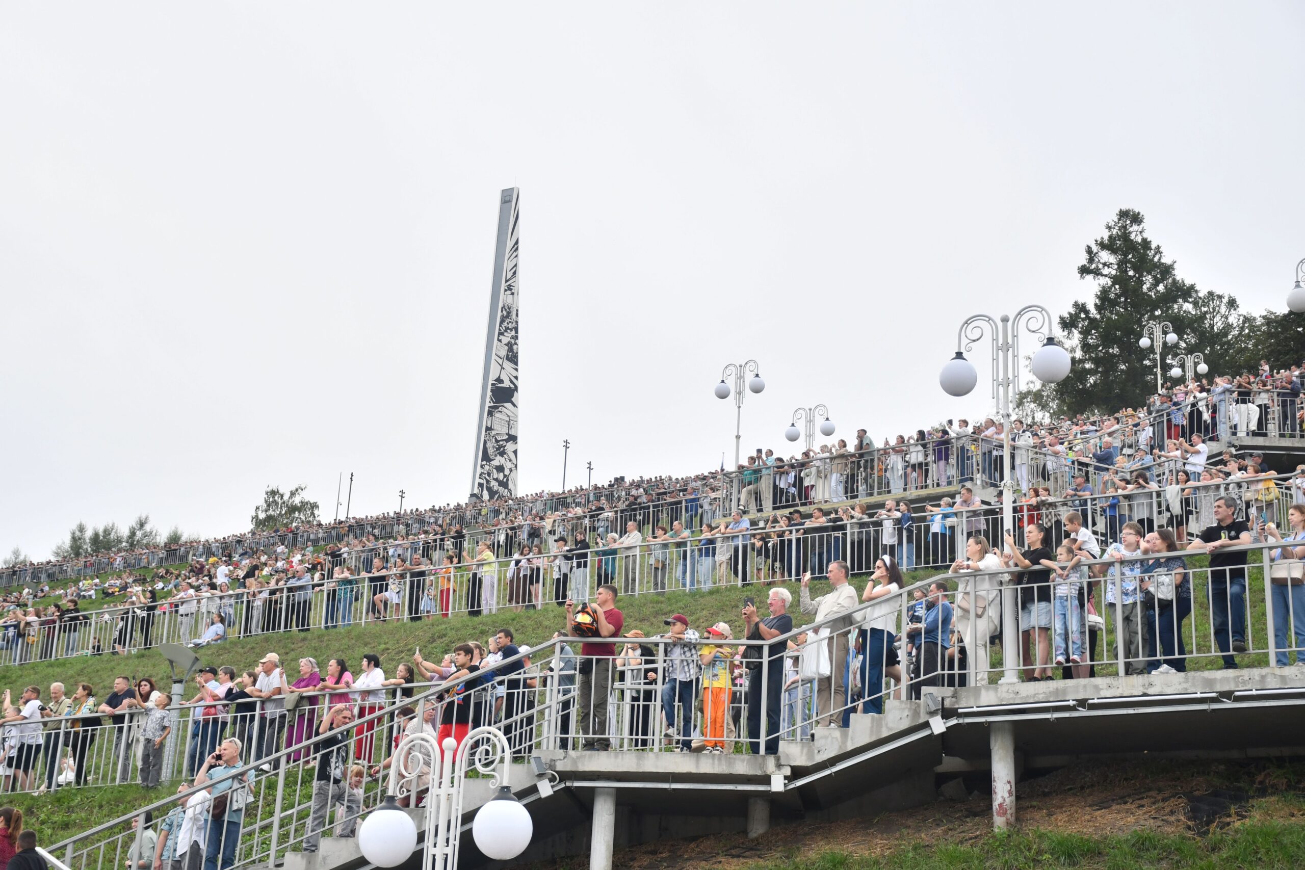 «Наш дом – Алтай»: тысячи гостей, хоровод у Оби и кино под открытым небом. Как прошёл фестиваль