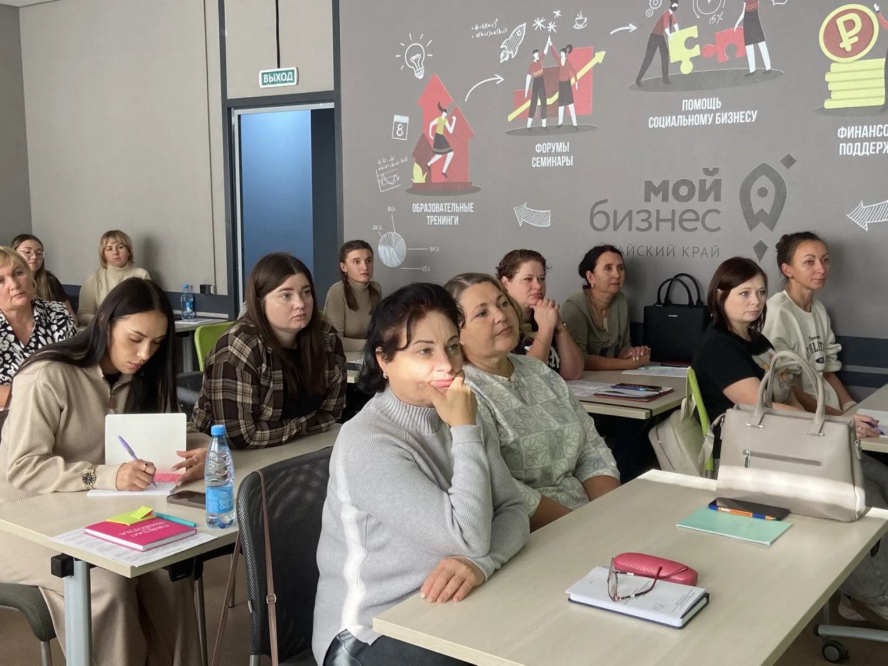 В АГДНТ прошли курсы повышения квалификации для руководителей танцевальных коллективов